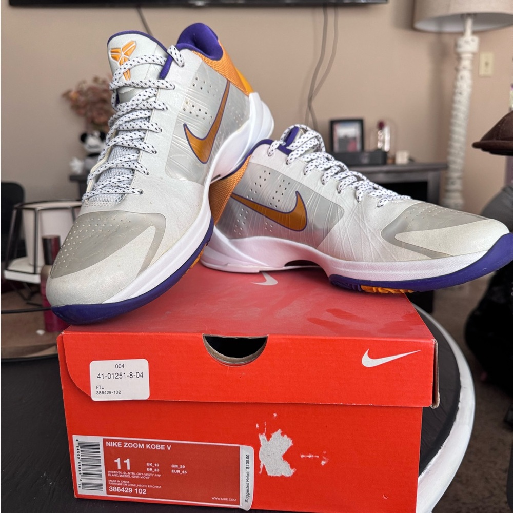 Nike Zoom Kobe V Men's Shoes - White and Purple